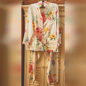 BRIGHT Victoria's Secret Floral Butterfly Light Weight Cotton Pajamas Size Large